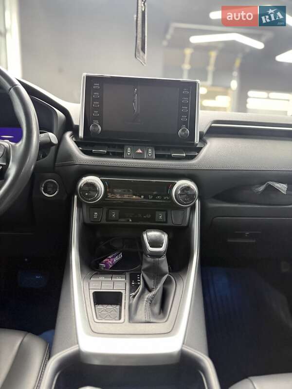 Позашляховик / Кросовер Toyota RAV4 2020 в Дніпрі