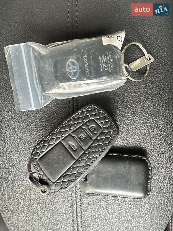 Позашляховик / Кросовер Toyota RAV4 2022 в Івано-Франківську