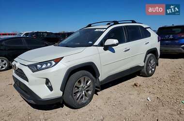 Позашляховик / Кросовер Toyota RAV4 2019 в Чернівцях