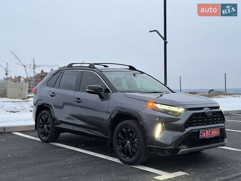 Внедорожник / Кроссовер Toyota RAV4 2022 в Ровно