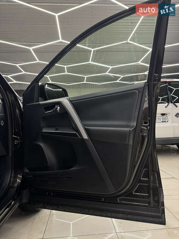 Внедорожник / Кроссовер Toyota RAV4 2016 в Днепре