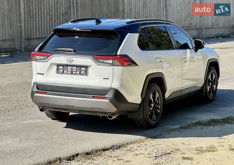 Внедорожник / Кроссовер Toyota RAV4 2019 в Харькове