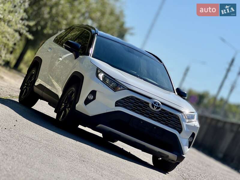 Внедорожник / Кроссовер Toyota RAV4 2019 в Харькове