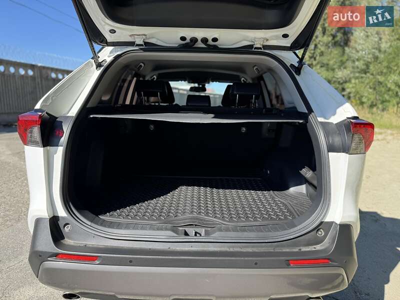 Внедорожник / Кроссовер Toyota RAV4 2019 в Харькове