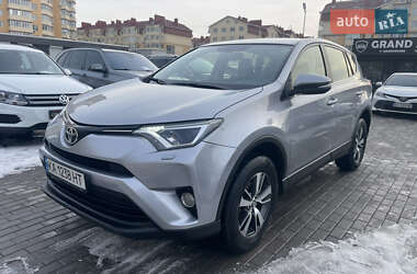 Внедорожник / Кроссовер Toyota RAV4 2017 в Киеве