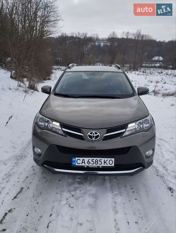 Внедорожник / Кроссовер Toyota RAV4 2013 в Ватутино