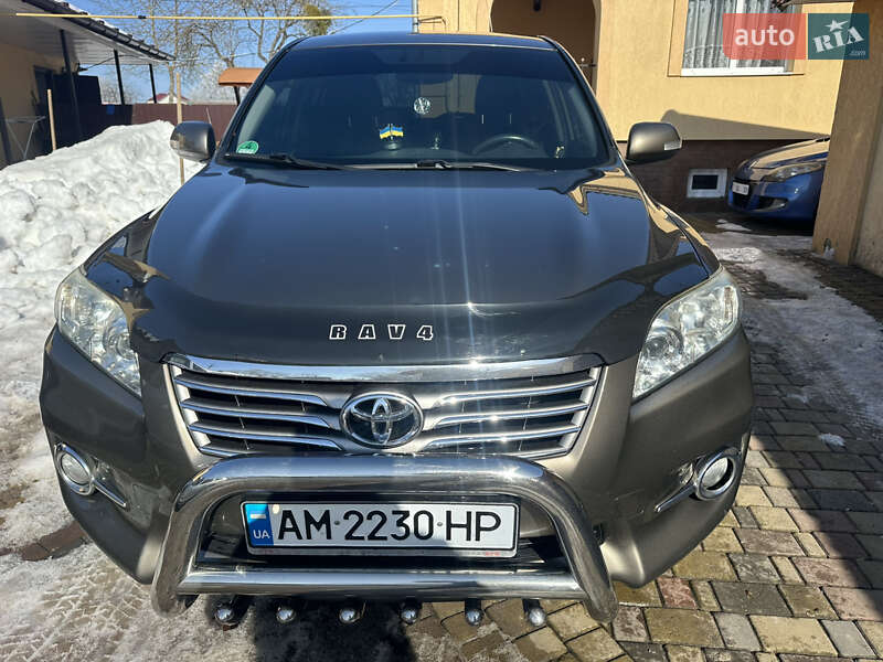 Внедорожник / Кроссовер Toyota RAV4 2010 в Тернополе