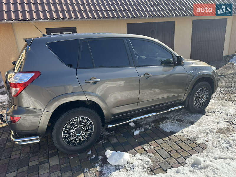 Внедорожник / Кроссовер Toyota RAV4 2010 в Тернополе