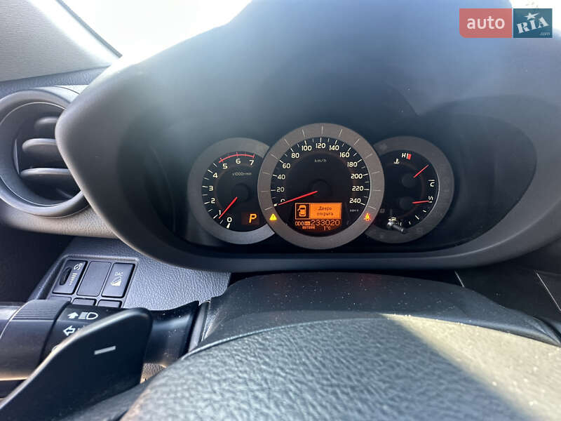 Внедорожник / Кроссовер Toyota RAV4 2010 в Тернополе