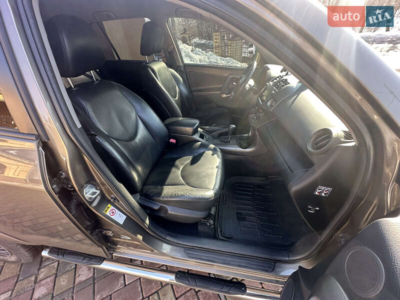 Внедорожник / Кроссовер Toyota RAV4 2010 в Тернополе