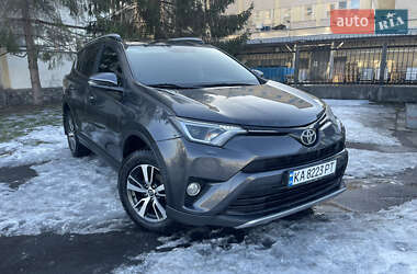 Внедорожник / Кроссовер Toyota RAV4 2017 в Киеве