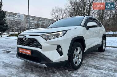 Позашляховик / Кросовер Toyota RAV4 2019 в Черкасах