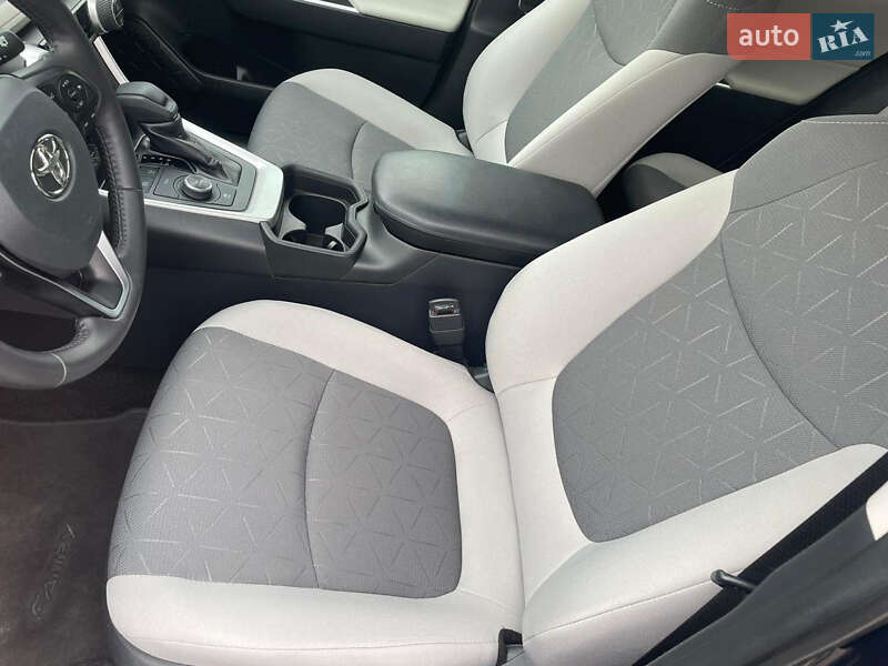 Внедорожник / Кроссовер Toyota RAV4 2019 в Ивано-Франковске