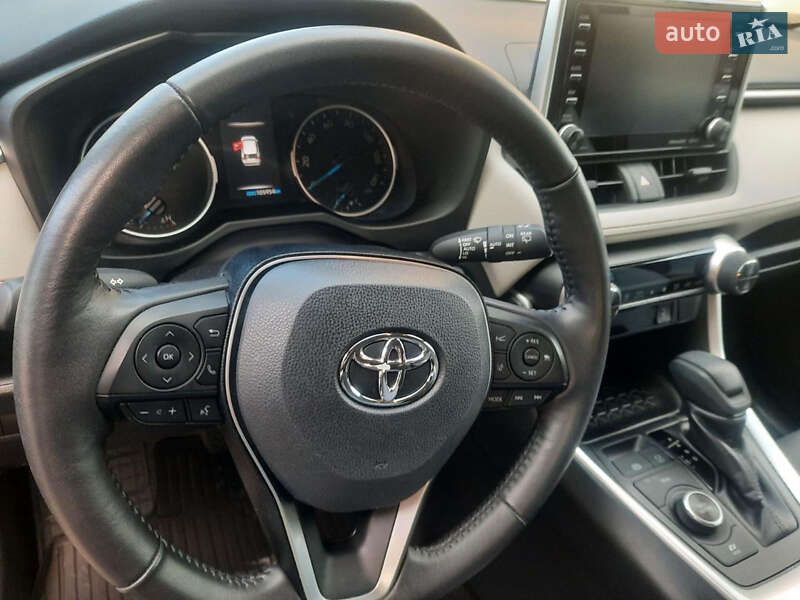 Внедорожник / Кроссовер Toyota RAV4 2019 в Ивано-Франковске