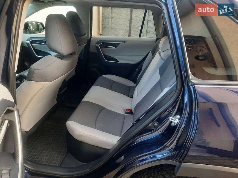 Внедорожник / Кроссовер Toyota RAV4 2019 в Ивано-Франковске