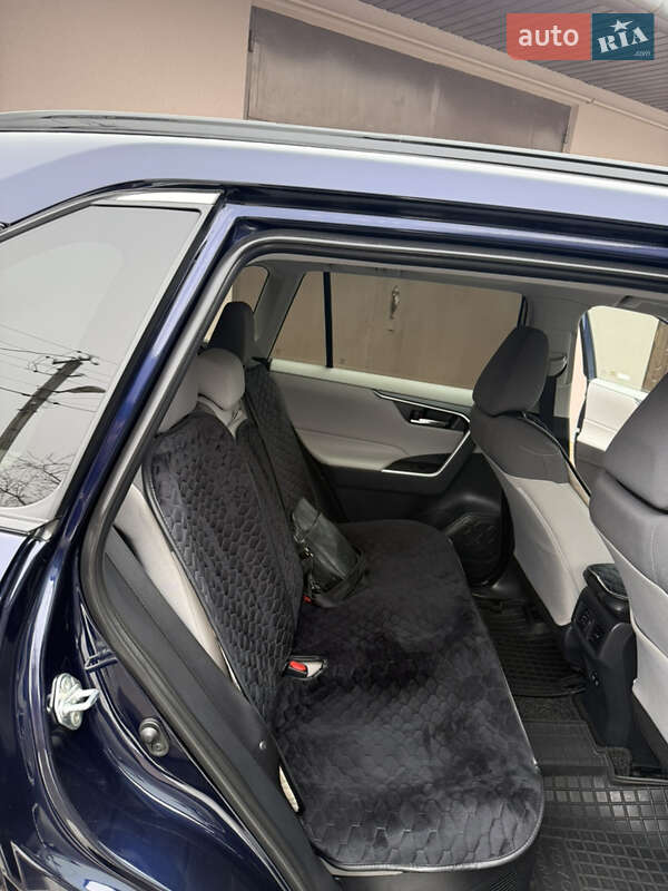 Внедорожник / Кроссовер Toyota RAV4 2019 в Ивано-Франковске