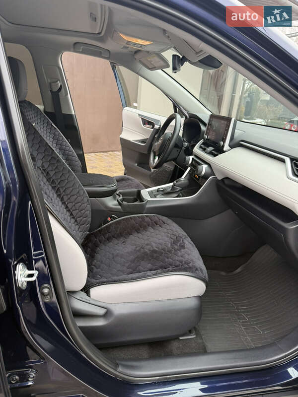 Внедорожник / Кроссовер Toyota RAV4 2019 в Ивано-Франковске