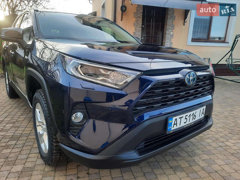 Внедорожник / Кроссовер Toyota RAV4 2019 в Ивано-Франковске