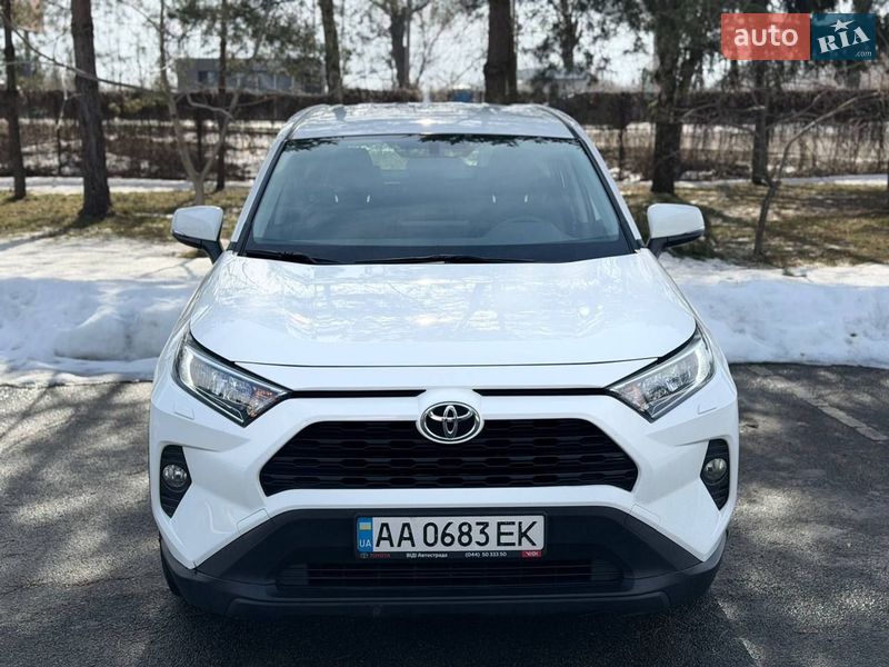Внедорожник / Кроссовер Toyota RAV4 2019 в Киеве