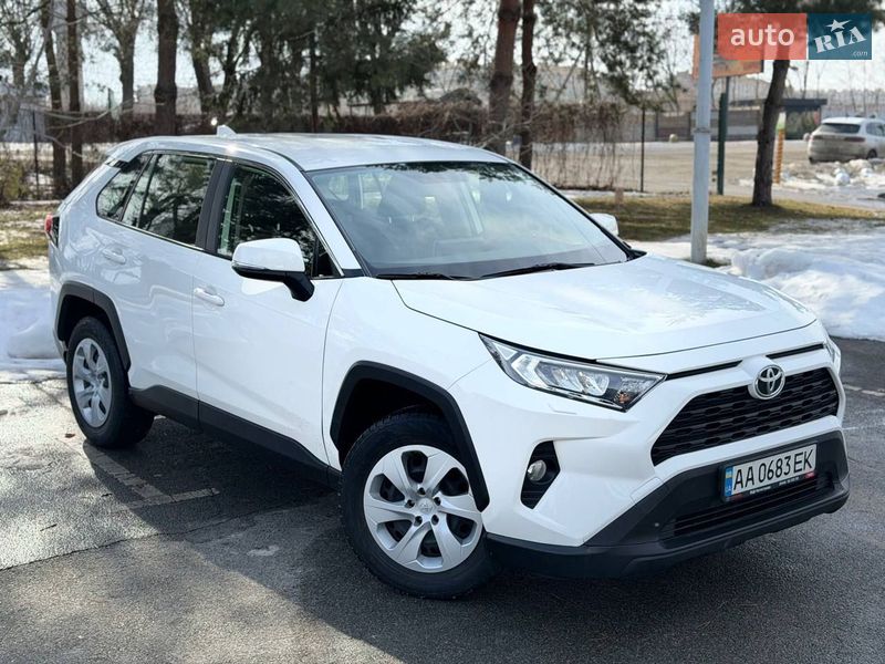 Внедорожник / Кроссовер Toyota RAV4 2019 в Киеве