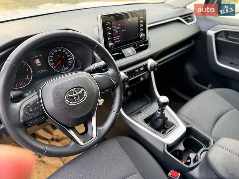 Внедорожник / Кроссовер Toyota RAV4 2019 в Киеве