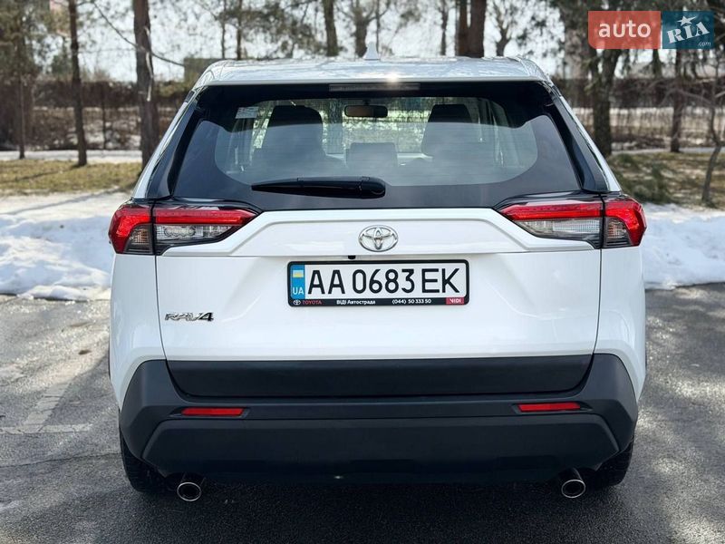 Внедорожник / Кроссовер Toyota RAV4 2019 в Киеве