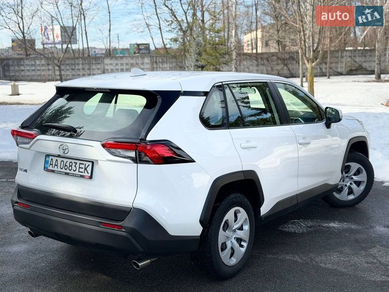 Внедорожник / Кроссовер Toyota RAV4 2019 в Киеве