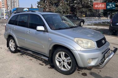 Внедорожник / Кроссовер Toyota RAV4 2004 в Харькове