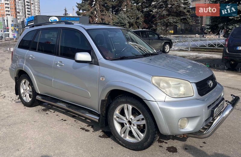 Внедорожник / Кроссовер Toyota RAV4 2004 в Харькове