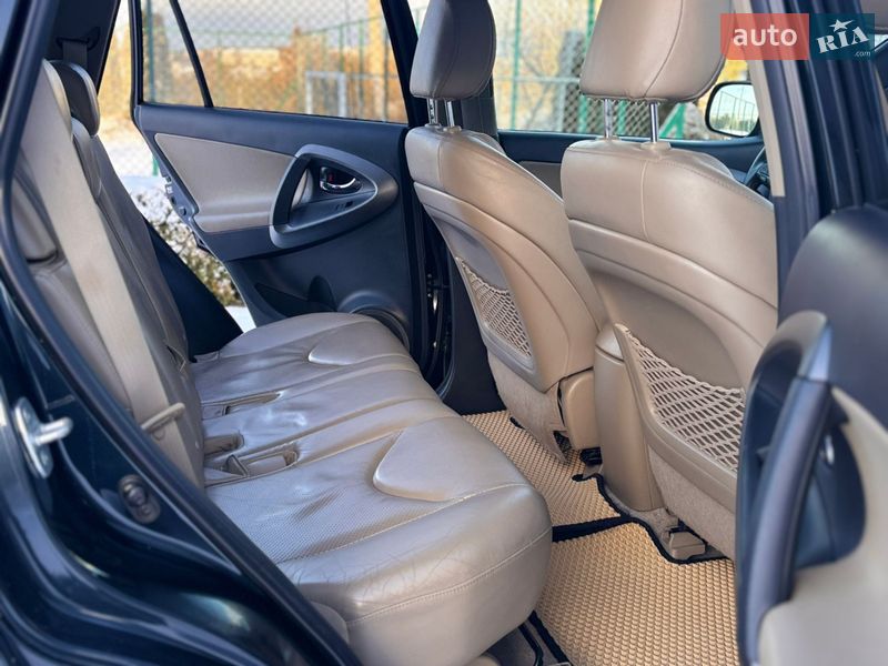 Внедорожник / Кроссовер Toyota RAV4 2011 в Тернополе