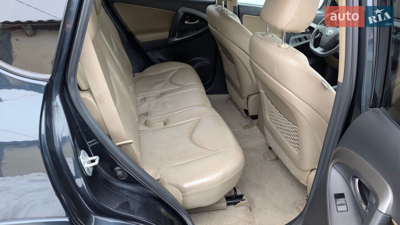Внедорожник / Кроссовер Toyota RAV4 2011 в Тернополе