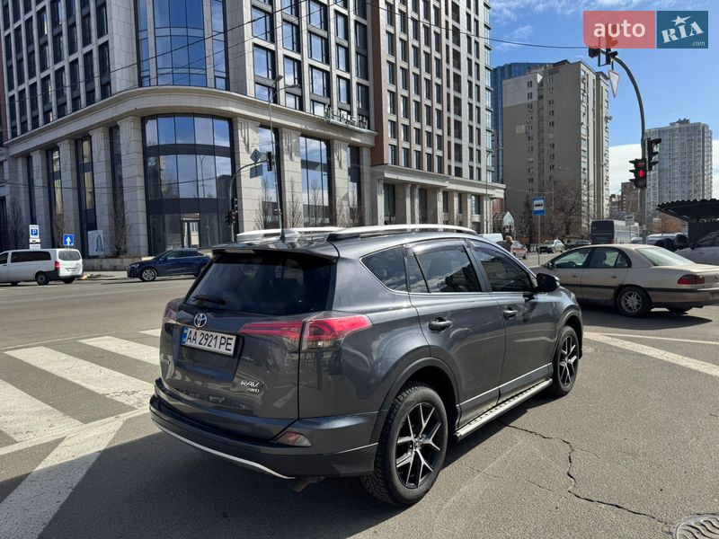 Внедорожник / Кроссовер Toyota RAV4 2016 в Киеве
