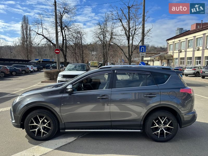 Внедорожник / Кроссовер Toyota RAV4 2016 в Киеве