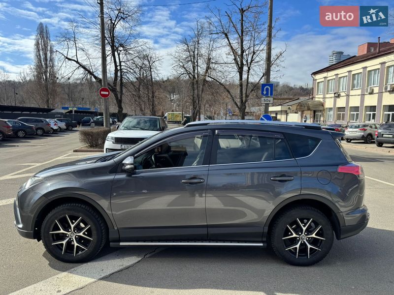Внедорожник / Кроссовер Toyota RAV4 2016 в Киеве