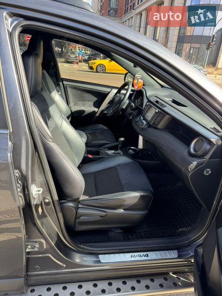 Внедорожник / Кроссовер Toyota RAV4 2016 в Киеве