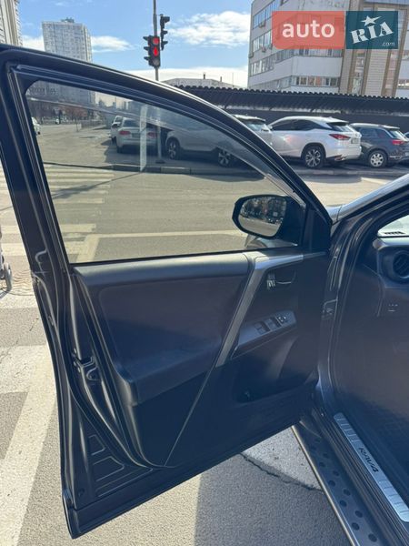 Внедорожник / Кроссовер Toyota RAV4 2016 в Киеве