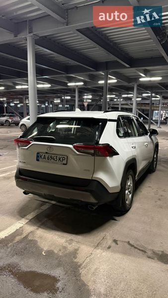 Внедорожник / Кроссовер Toyota RAV4 2019 в Киеве