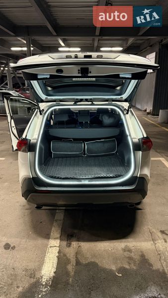 Внедорожник / Кроссовер Toyota RAV4 2019 в Киеве