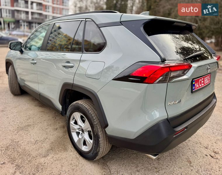 Внедорожник / Кроссовер Toyota RAV4 2020 в Львове