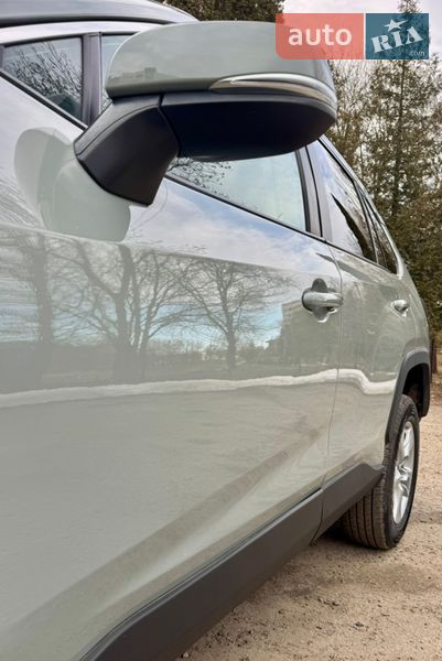 Внедорожник / Кроссовер Toyota RAV4 2020 в Львове