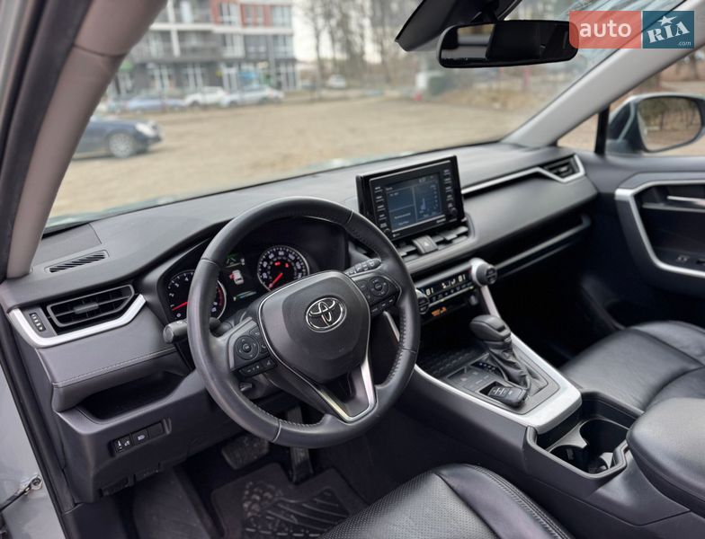 Внедорожник / Кроссовер Toyota RAV4 2020 в Львове