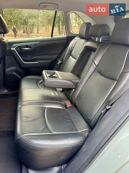 Внедорожник / Кроссовер Toyota RAV4 2020 в Львове