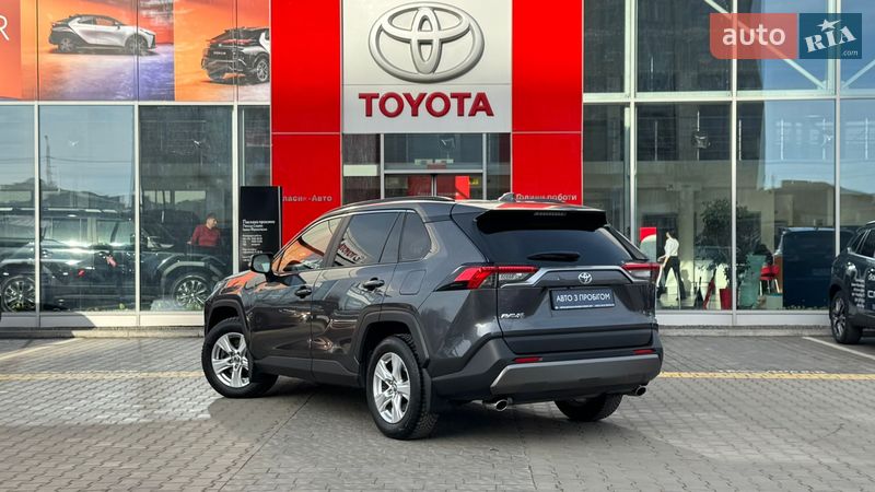 Внедорожник / Кроссовер Toyota RAV4 2019 в Ивано-Франковске