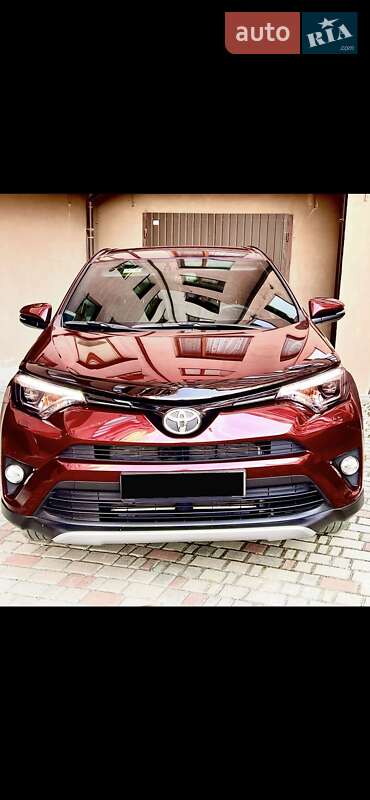 Внедорожник / Кроссовер Toyota RAV4 2017 в Ивано-Франковске