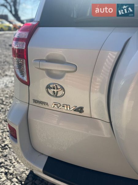 Внедорожник / Кроссовер Toyota RAV4 2010 в Хмельницком