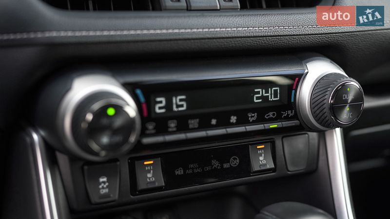 Внедорожник / Кроссовер Toyota RAV4 2024 в Львове