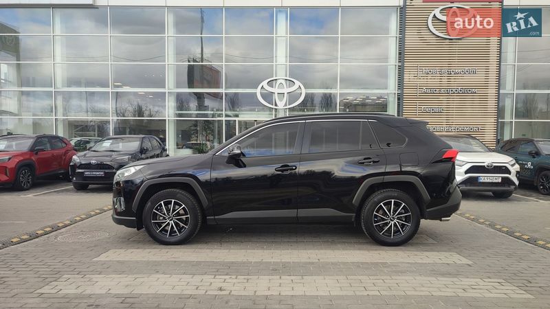 Внедорожник / Кроссовер Toyota RAV4 2020 в Киеве