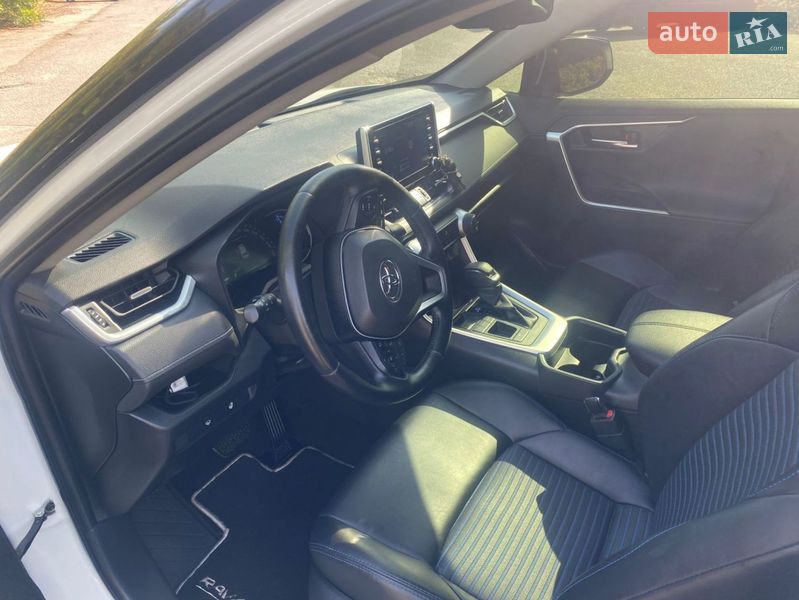 Внедорожник / Кроссовер Toyota RAV4 2019 в Харькове