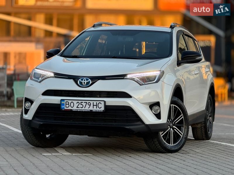 Внедорожник / Кроссовер Toyota RAV4 2018 в Львове