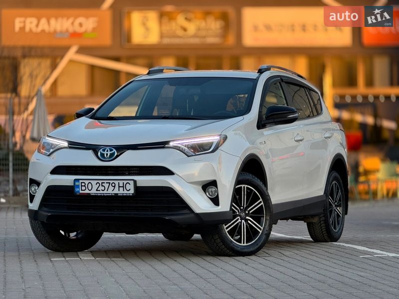 Внедорожник / Кроссовер Toyota RAV4 2018 в Львове